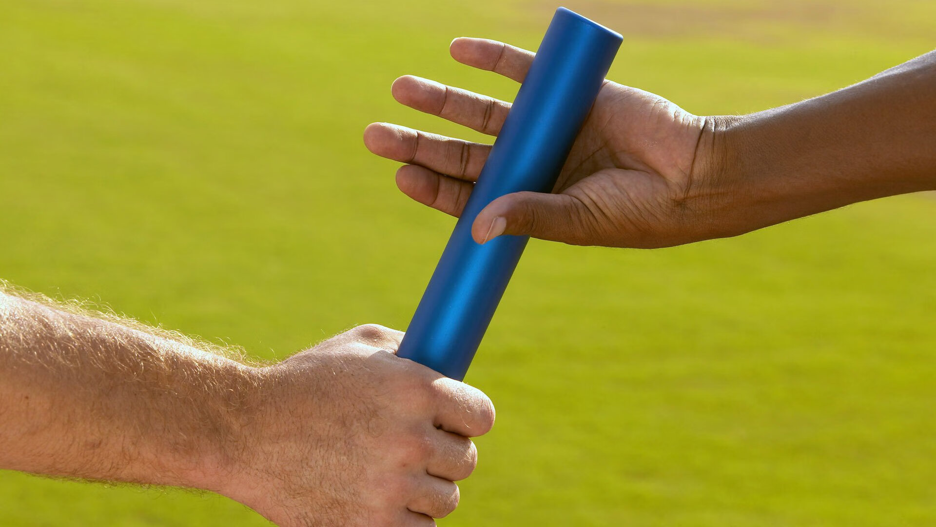 爱游戏平台-中国篮球青训课堂纳入AI评分系统提升训练精细度，《中国青少年篮球训练教学大纲》