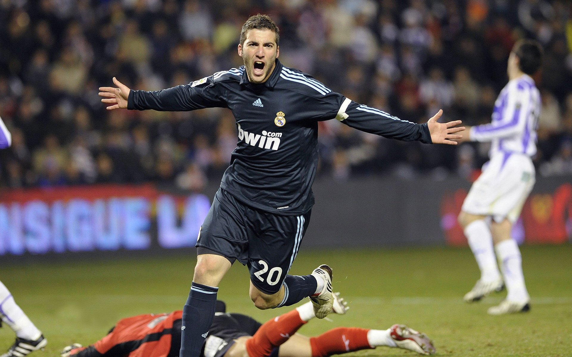 爱游戏 电竞-家庭支持：车手家庭背后的故事和牺牲